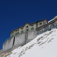 Il rifugio Caduti dell'Adamello 3040 m.