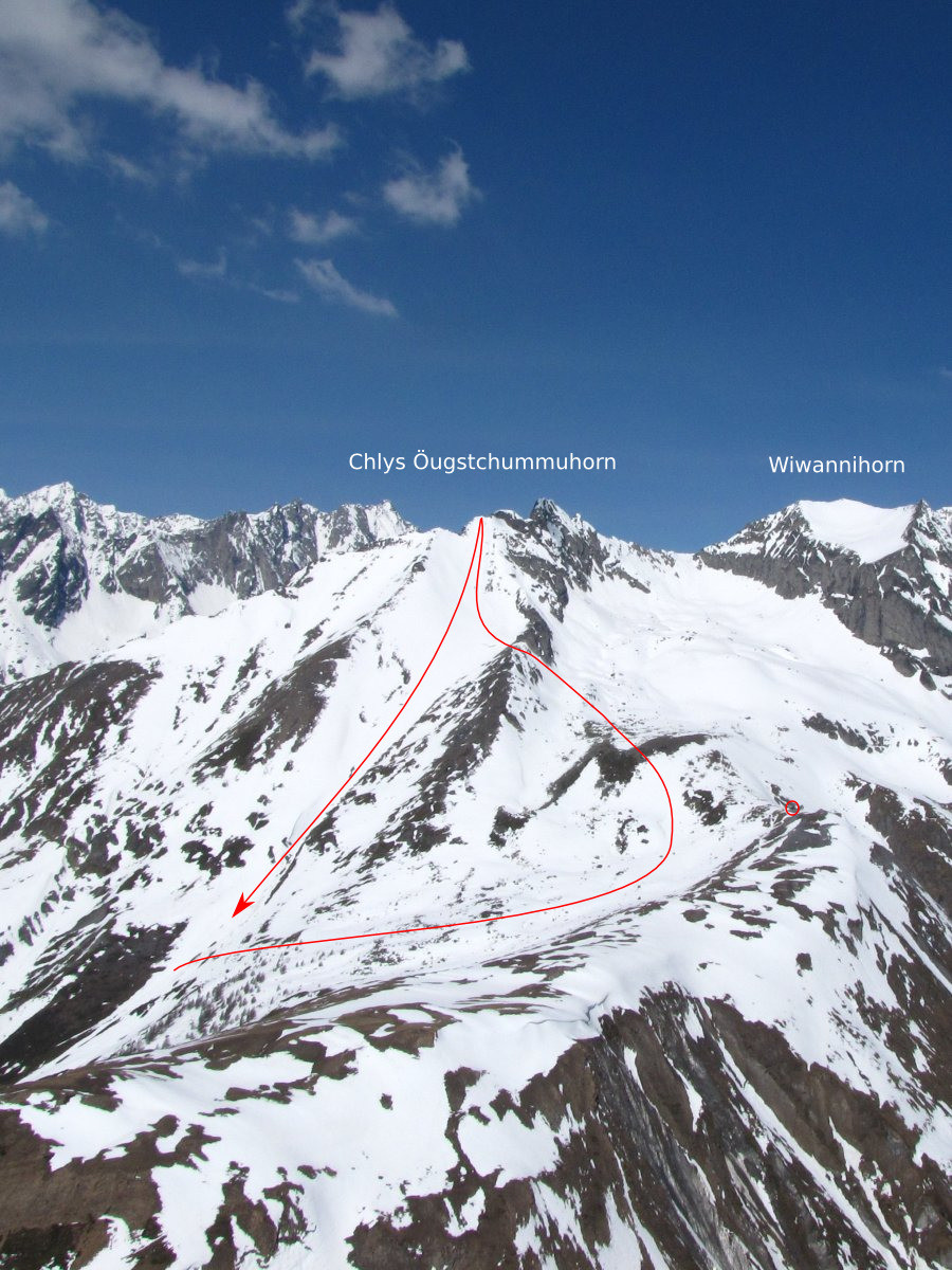 Vue sur la face S du Chlys Öugstchummuhorn, le cirque de Wiwanni et la Wiwannihütte