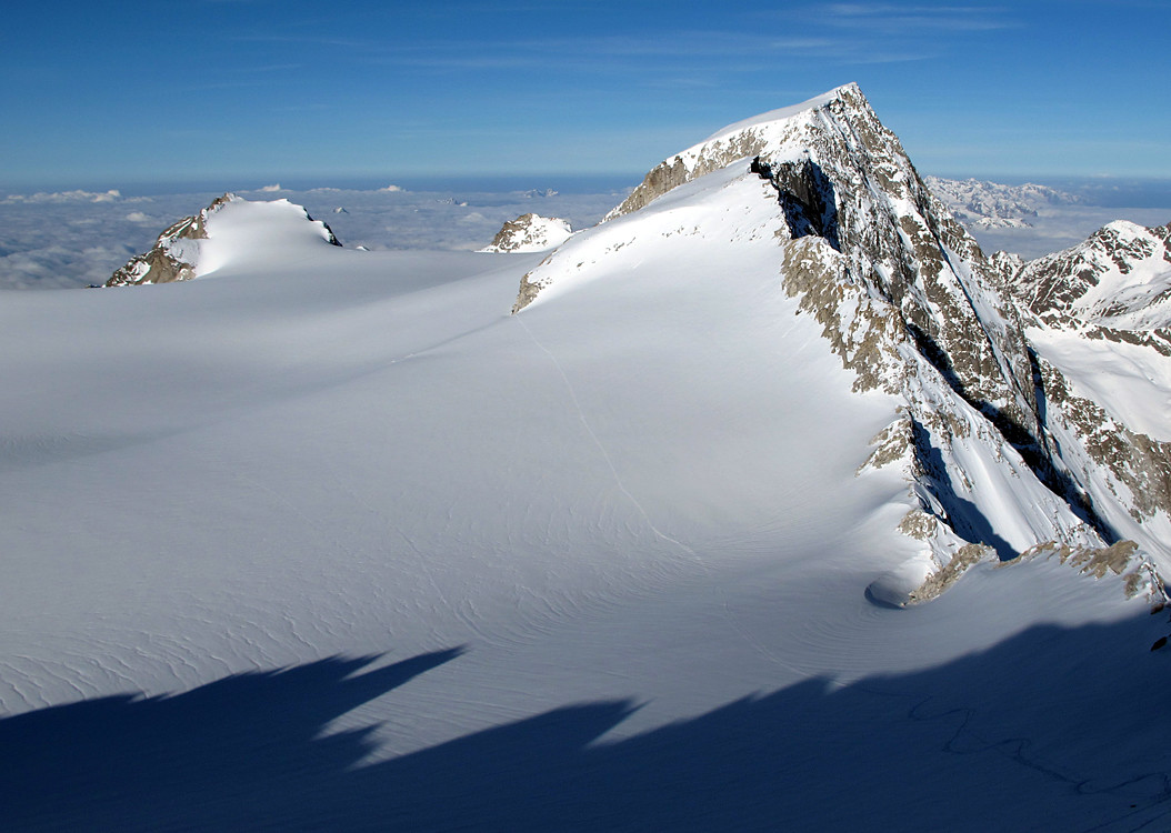 da sinistra; Corno Miller e Monte Adamello, visti dai pressi del Corno Bianco
