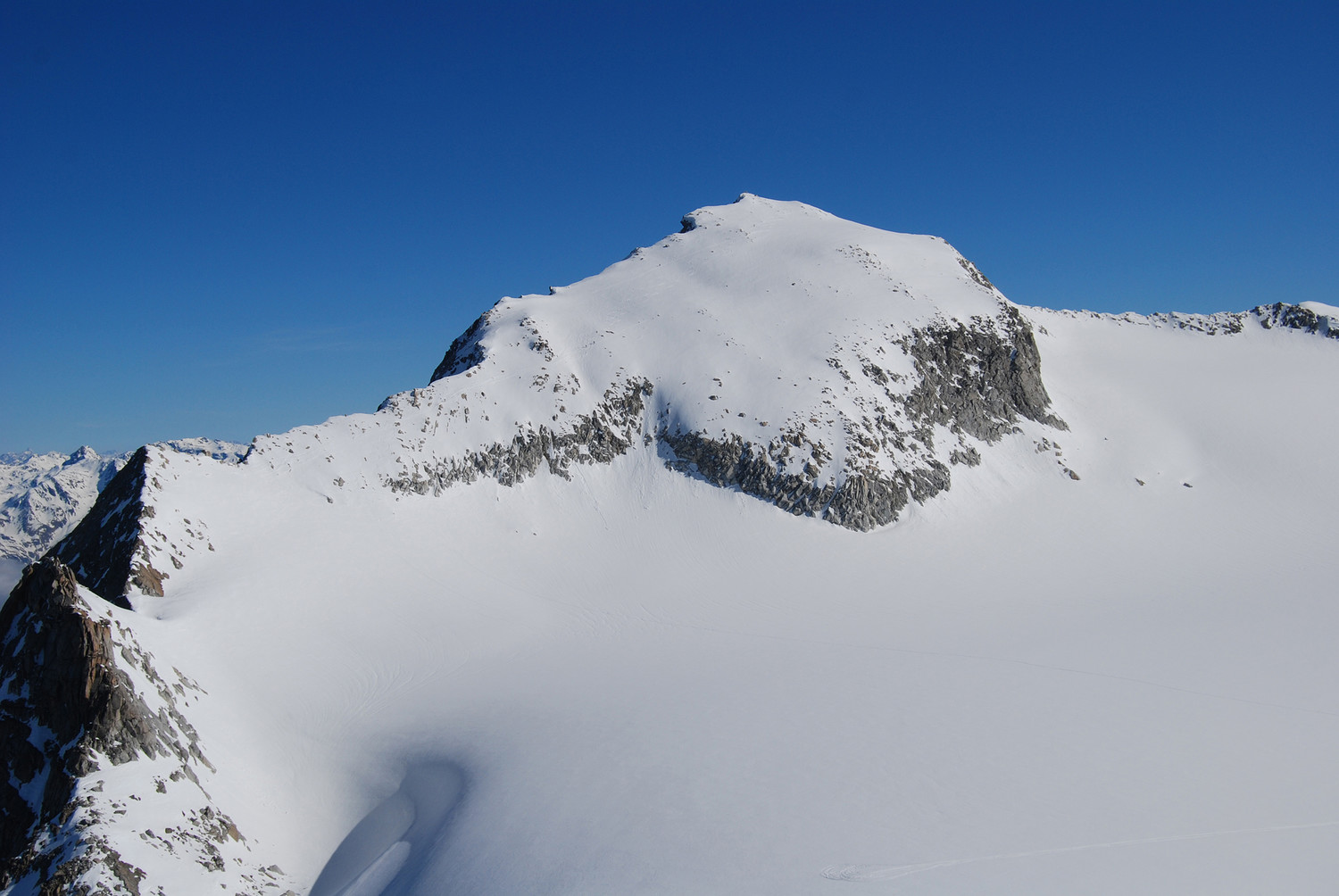Il versante meridionale del Monte Adamello 3554 m, visto dal Corno Miller 3373 m.