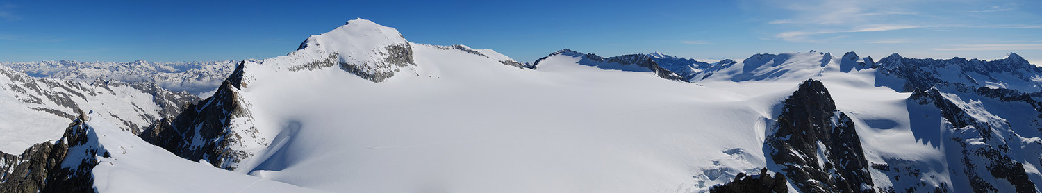Dal Corno Miller 3373 m, il versante meridionale dell'Adamello e dintorni.