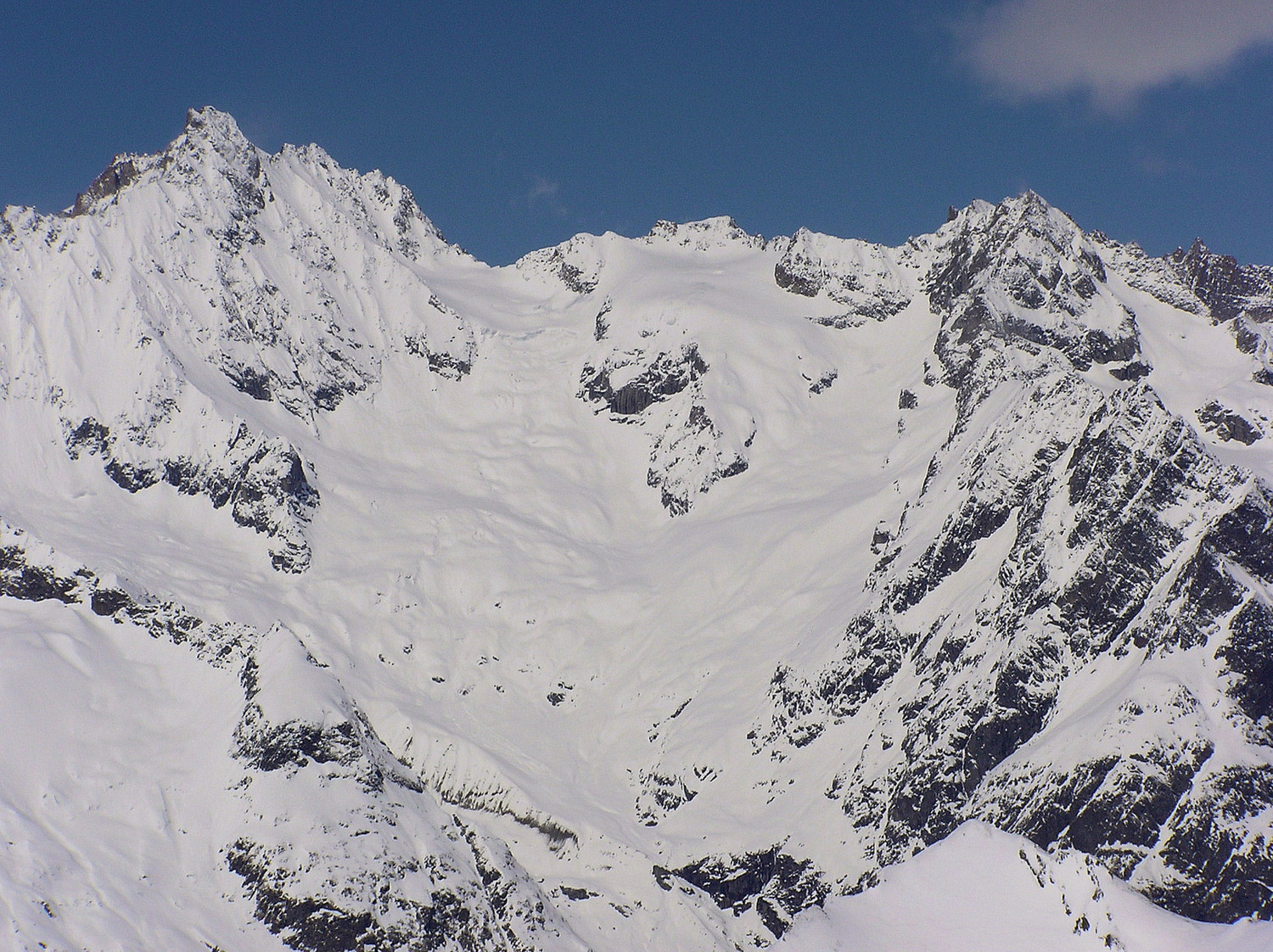 La Grande Lui (au centre) et le glacier de l'A Neuve