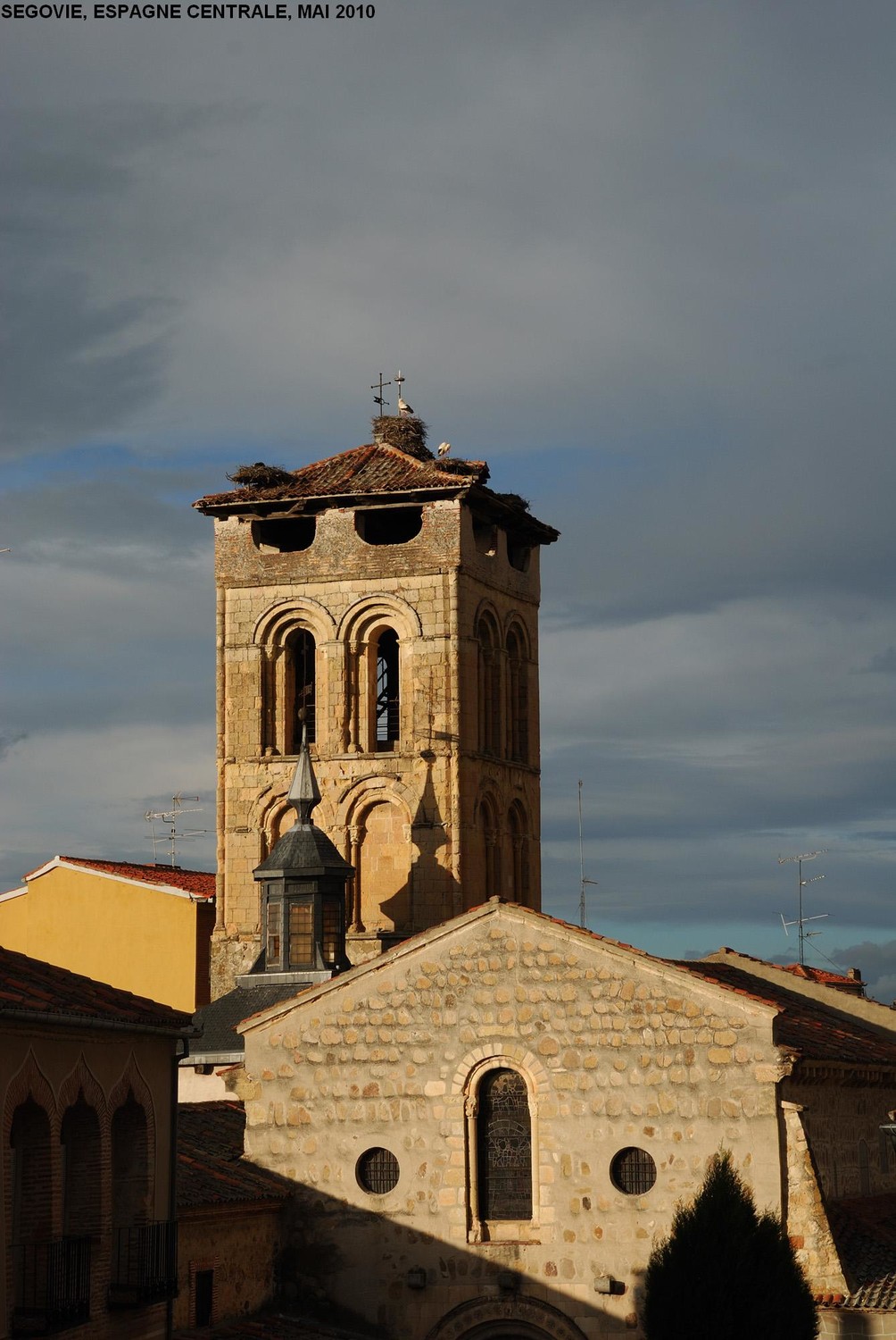 Eglise San Vicario (Segovie), cigognes