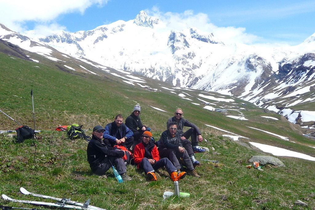 Tout le groupe devant l'aiguille des glaciers