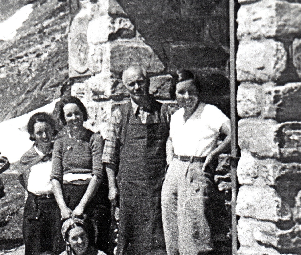Le gardien Henri Fellay bien entouré