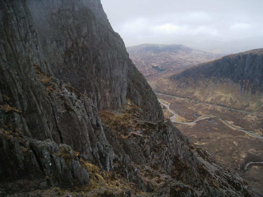 début des difficultés...casque orange au pied du rannoch wall