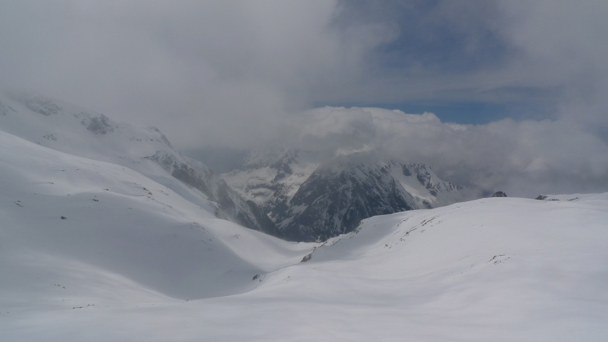 Combe des Ramays et Grand Armet sous son chapeau de nuage (3s de vue !)