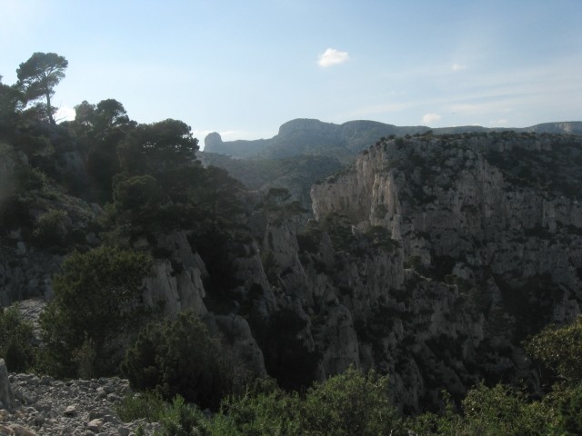 La brèche de Castel Vieil vue du plateau d'En-Vau