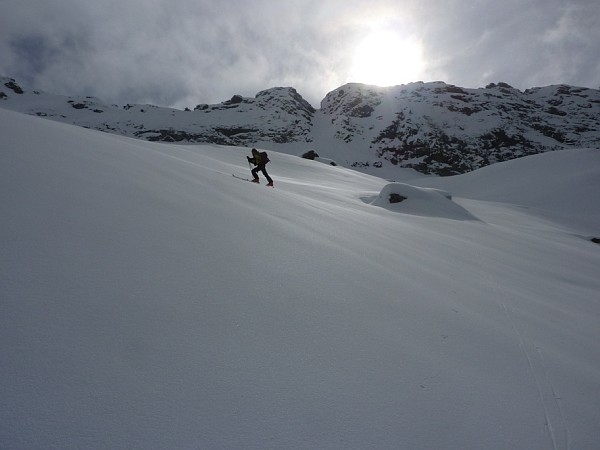 Salendo al Pizzo Campo Tencia da S. Pendii sopra Pradoi.