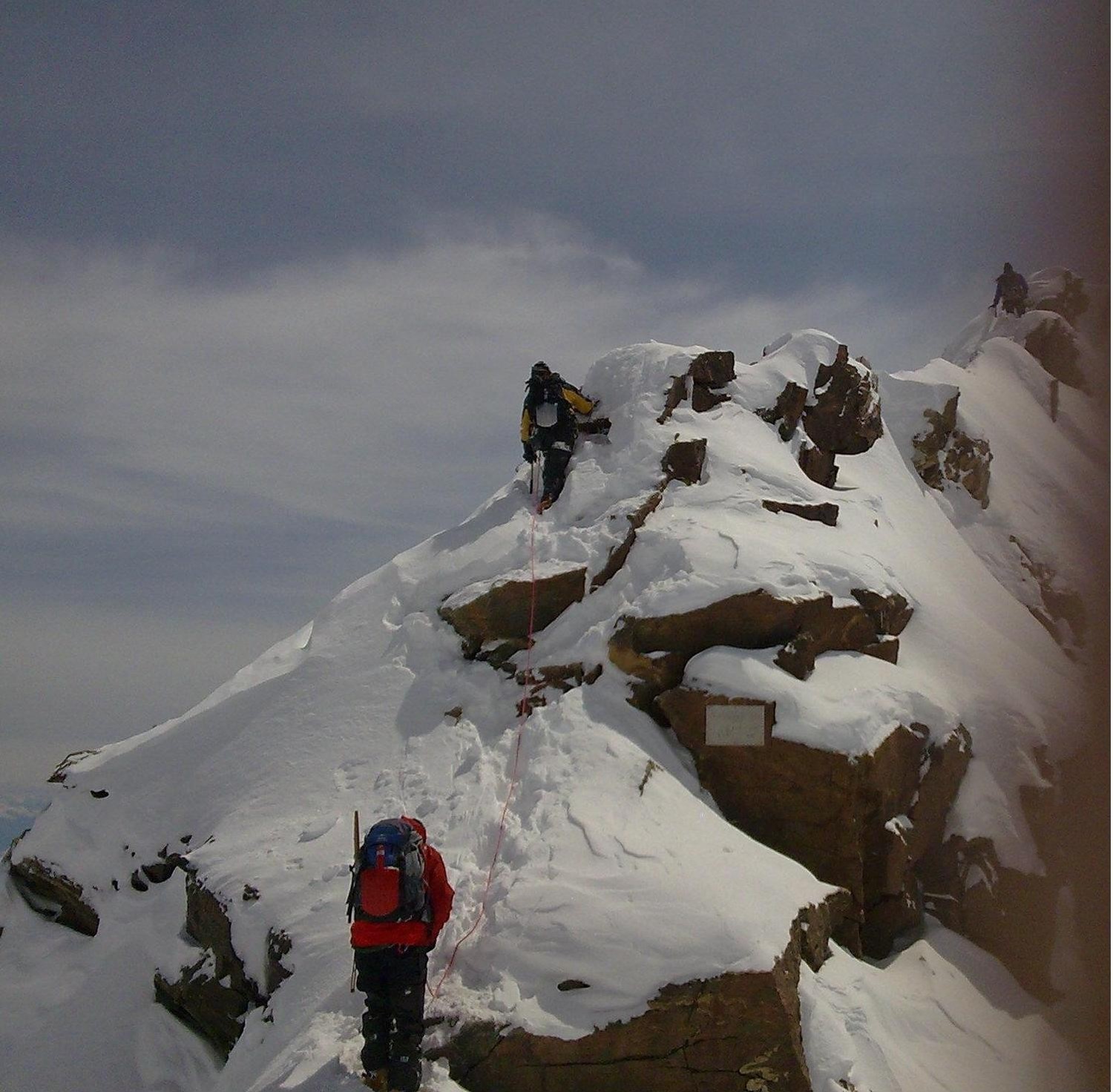 Cordées sur l'arête