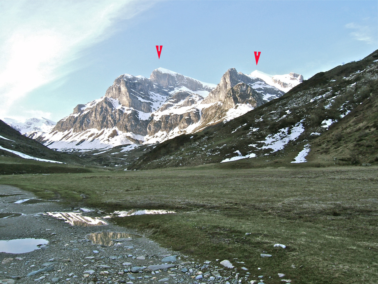 Du plateau à 1600m. Agauche Cime de la Saline et a droite Antécime de Pian Ballaur.