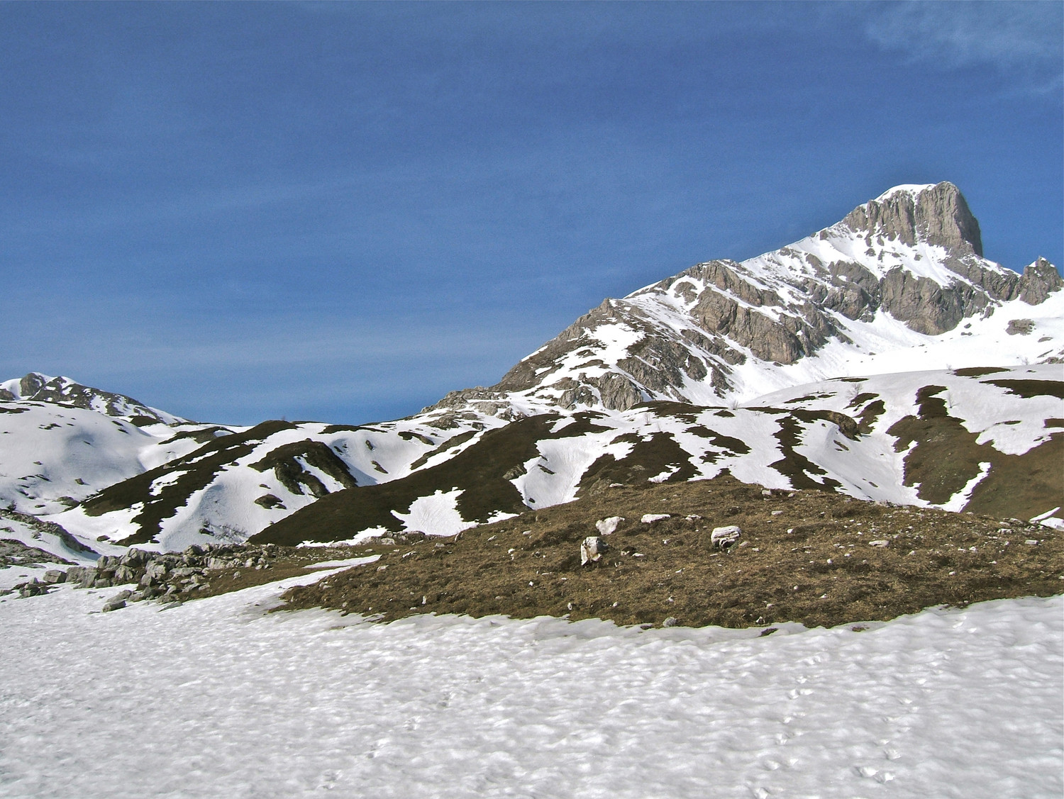 Versant E de la Cime de la Saline où l'on devine son Pas à sa gauche.