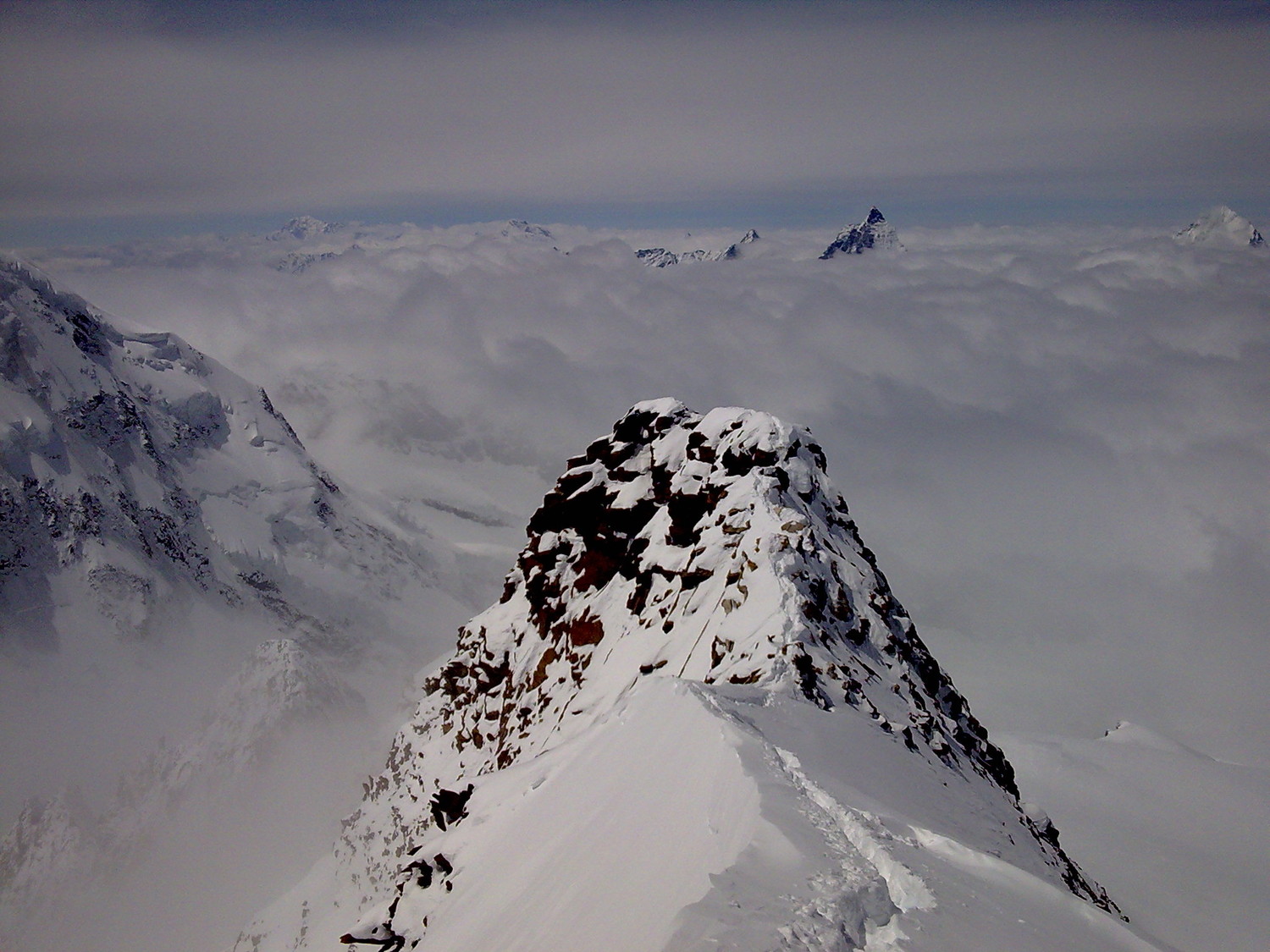 Descente de l'arête au dessus des nuages