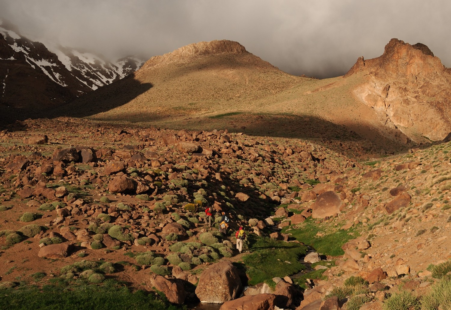 Départ matinal pour le sommet du Djebel Sirouah