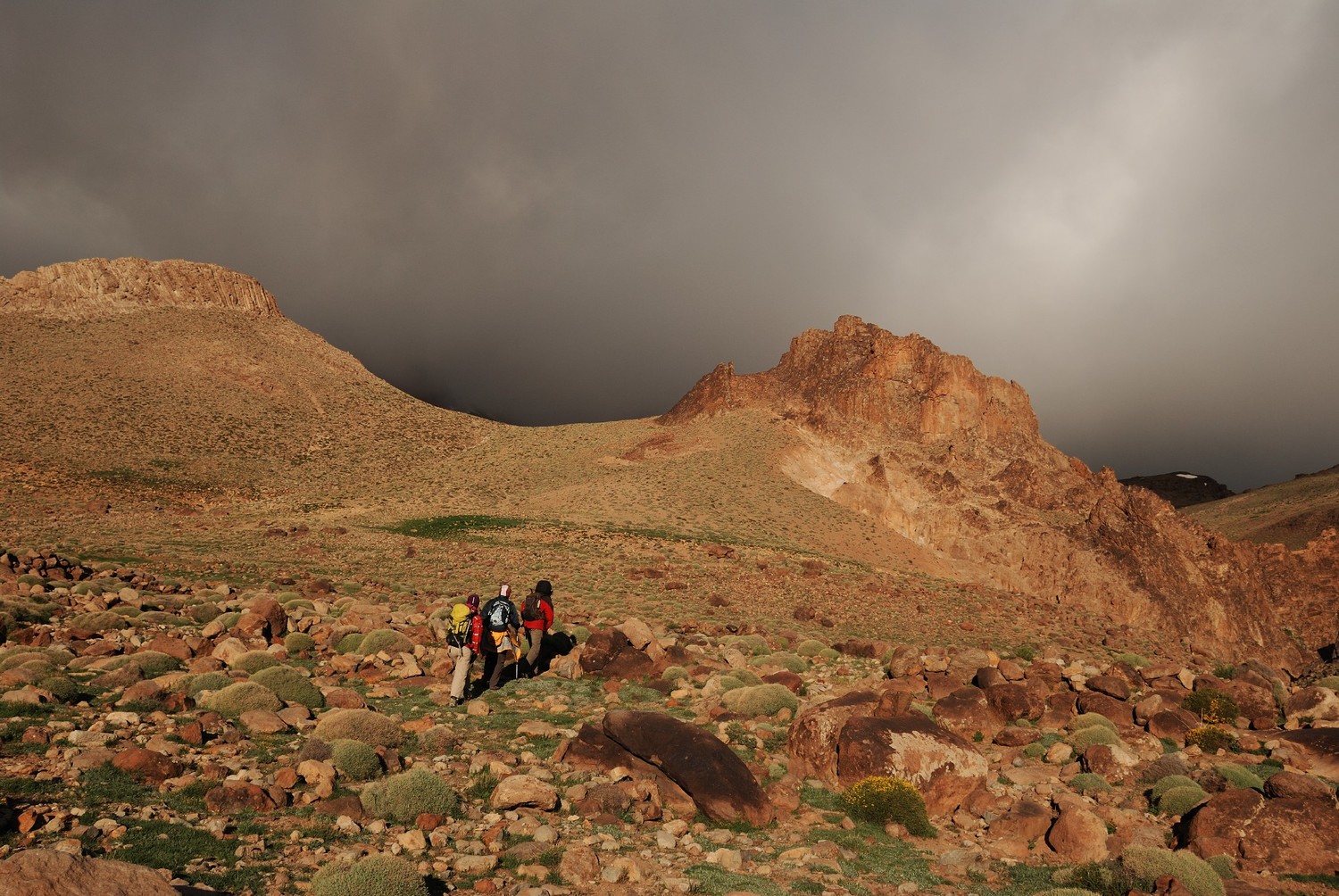 Départ matinal pour le sommet du Djebel Sirouah