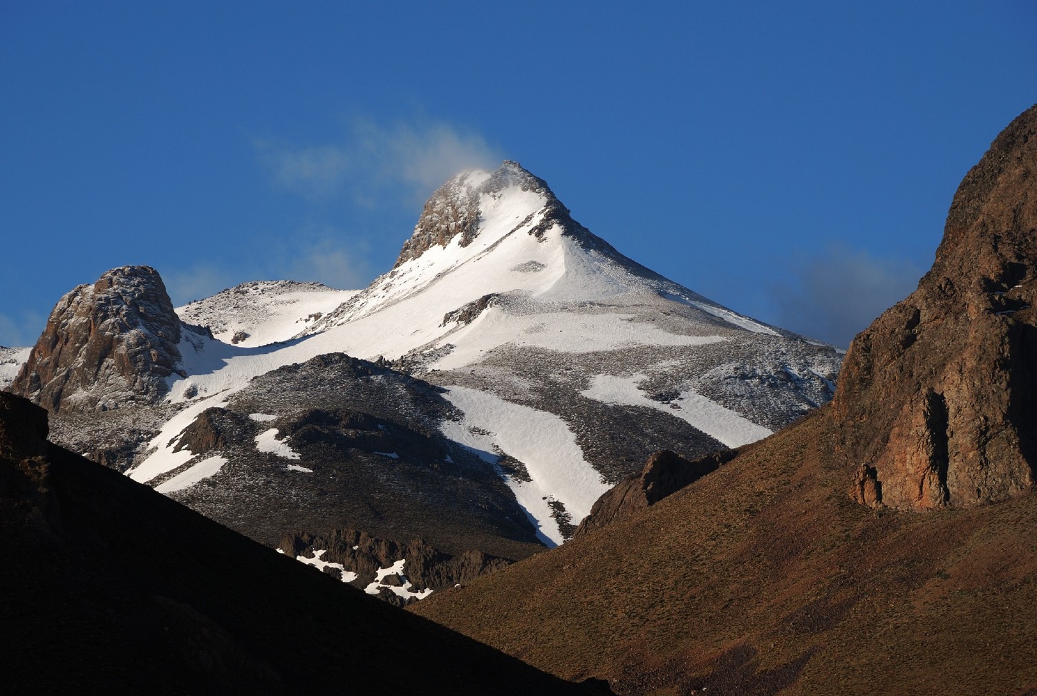 Djebel Sirouah (3305m) vu des bergeries d'iriri