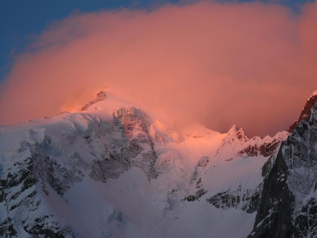 La face N du Dolent émerge des nuages