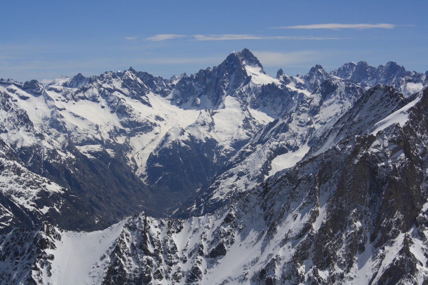 Les Ecrins - Le vallon de Bonne Pierre encore bien enneigé