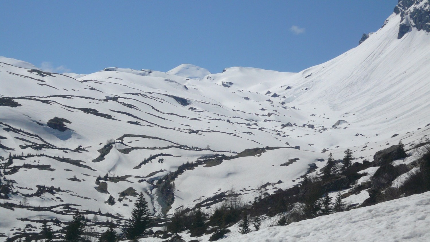 Le Mont-Blanc qui dépasse du col d'Anterne