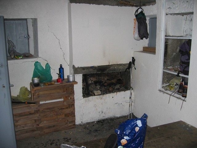 Cheminée et coin repas