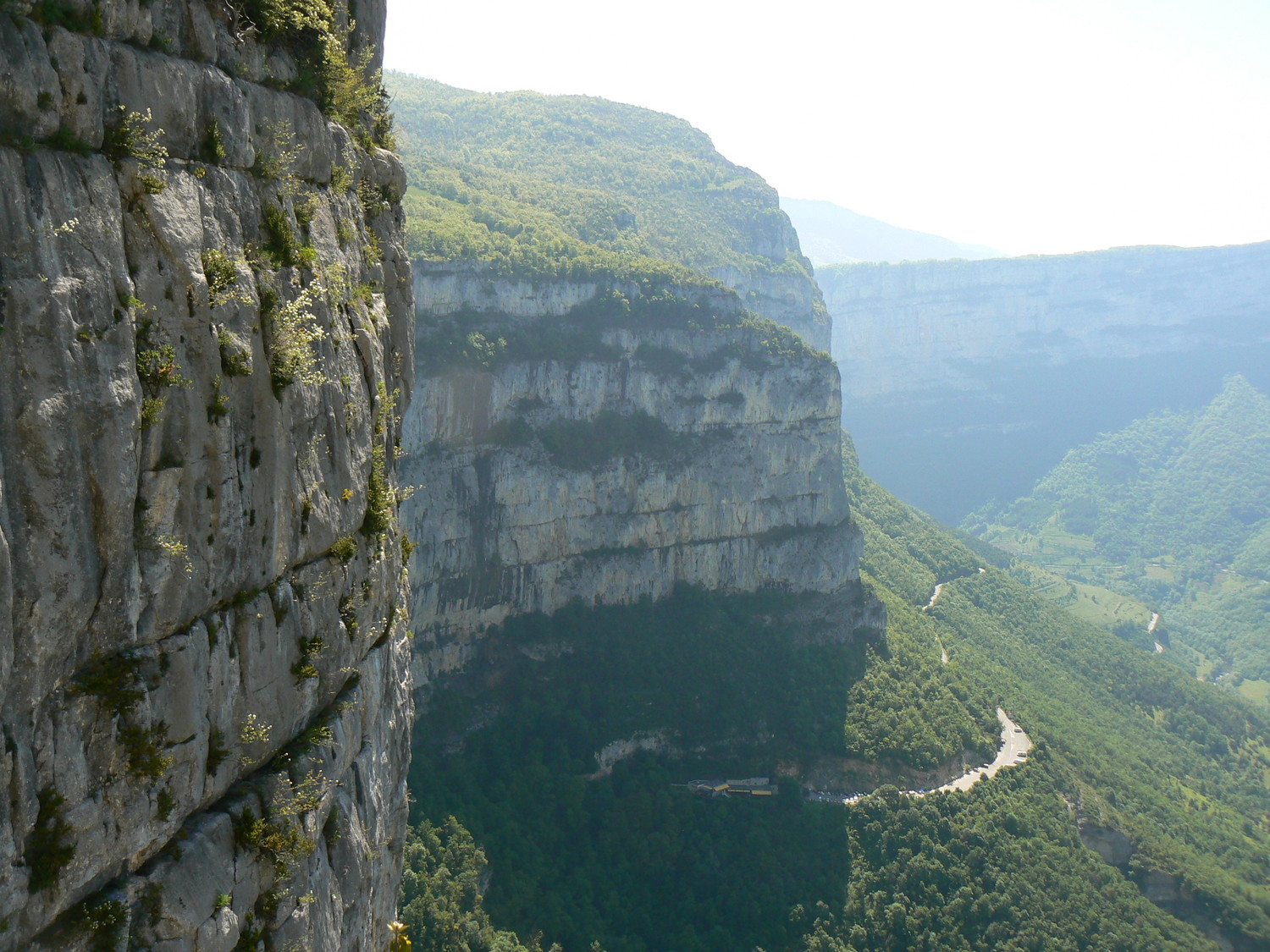 Les grottes de Choranches vues de Pierre