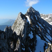 Arrivée à la double brèche et vue sur les arêtes du Gerbier