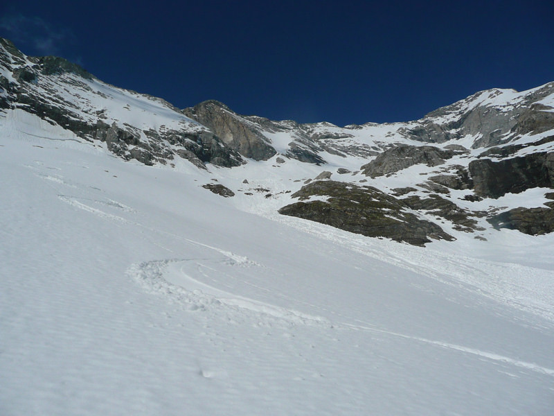 Bonne neige dans le ravin