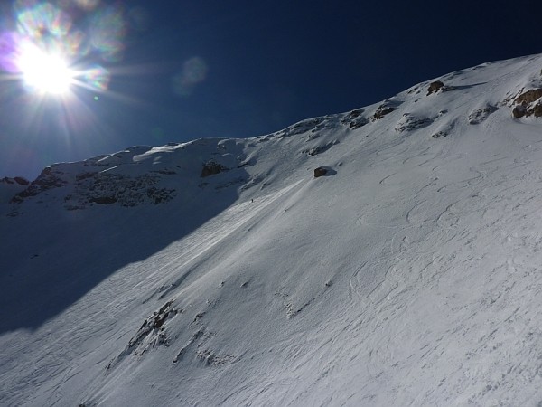 La nord di Punta Penia.Evidenti le trcce di discesa.