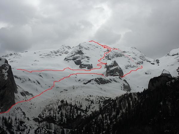 Il versante N della Marmolada con il giro di salita per lo spallone N e discesa per la NW.