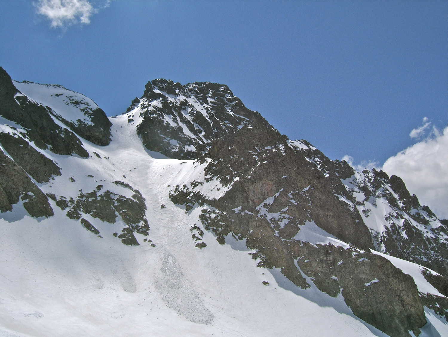 Les couloirs N descendant du Collet St Robert.