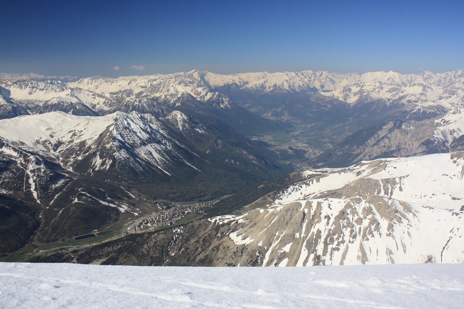 Du Mont Chaberton, vers le SW (Montgenèvre et Briançon)