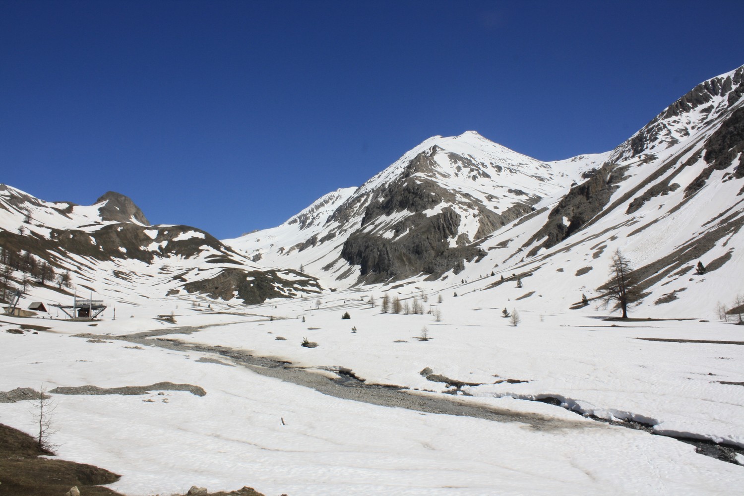 De l'entrée du Vallon des Baisses, vers l'amont