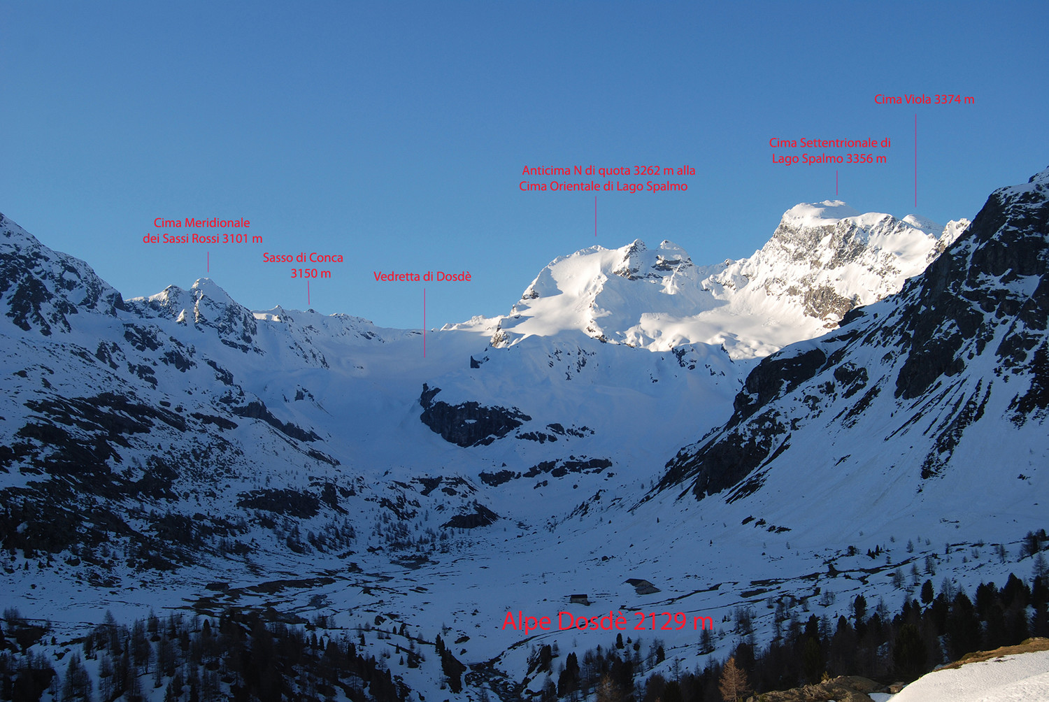 Le cime circostanti all'Alpe Dosdè 2129 m.