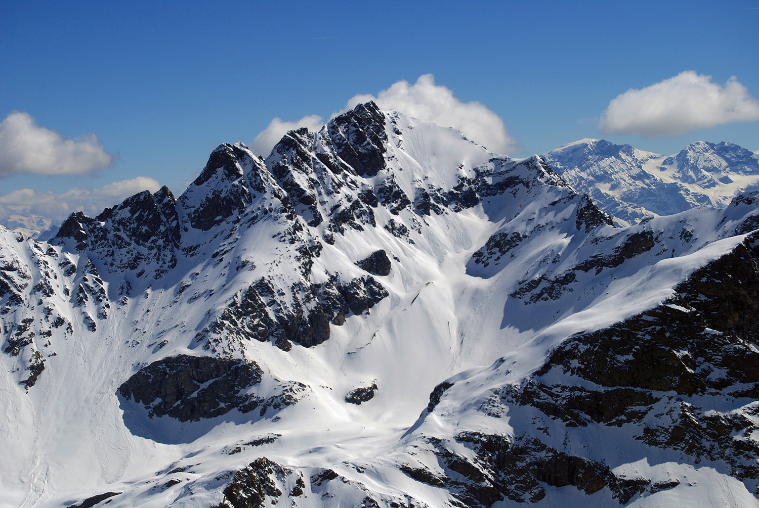 Il versante WSW della Cima Piazzi 3439 m, vista dal Sasso di Conca 3150 m.