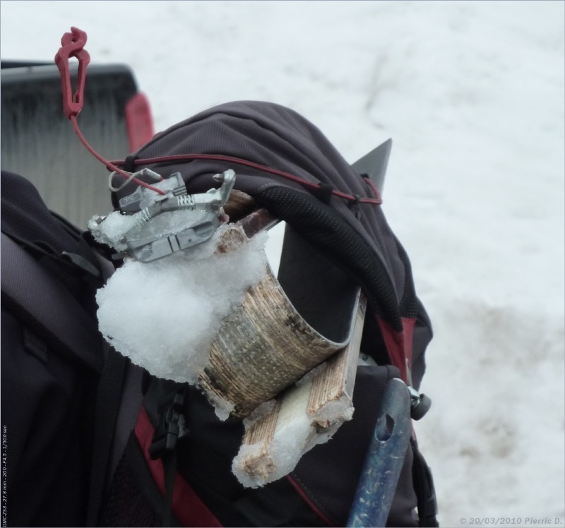 Comment mettre les skis sur un sac...