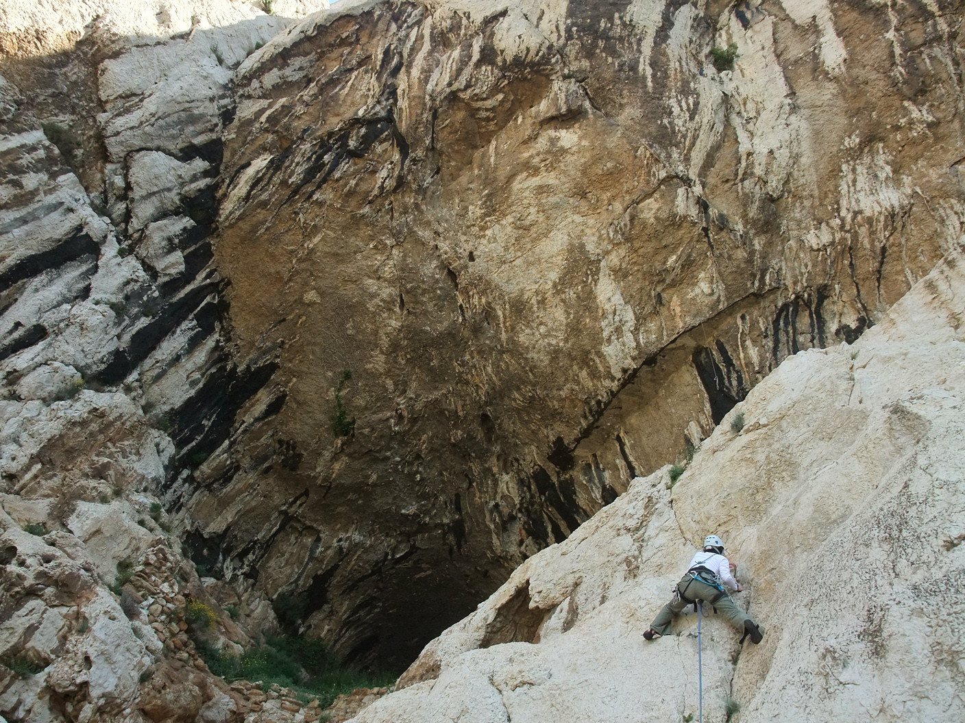 Grotte de l'Ermite : couennes paisibles sous un ciel d'apocalypse