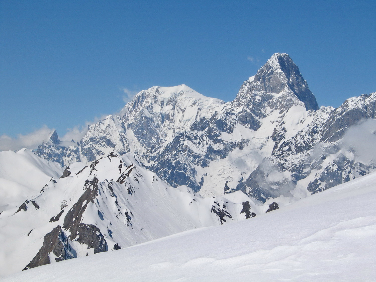 les grandes jorasses et le mont blanc