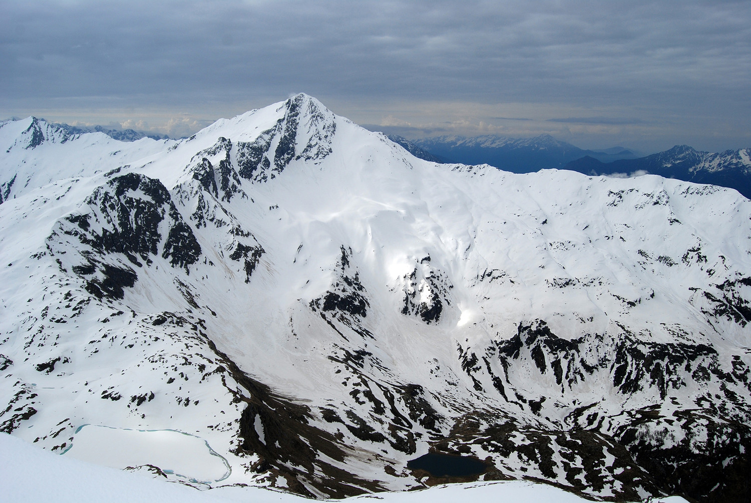 Il versante NW del Pizzo Stella 3163 m dal Pizzo Groppera 2948 m.