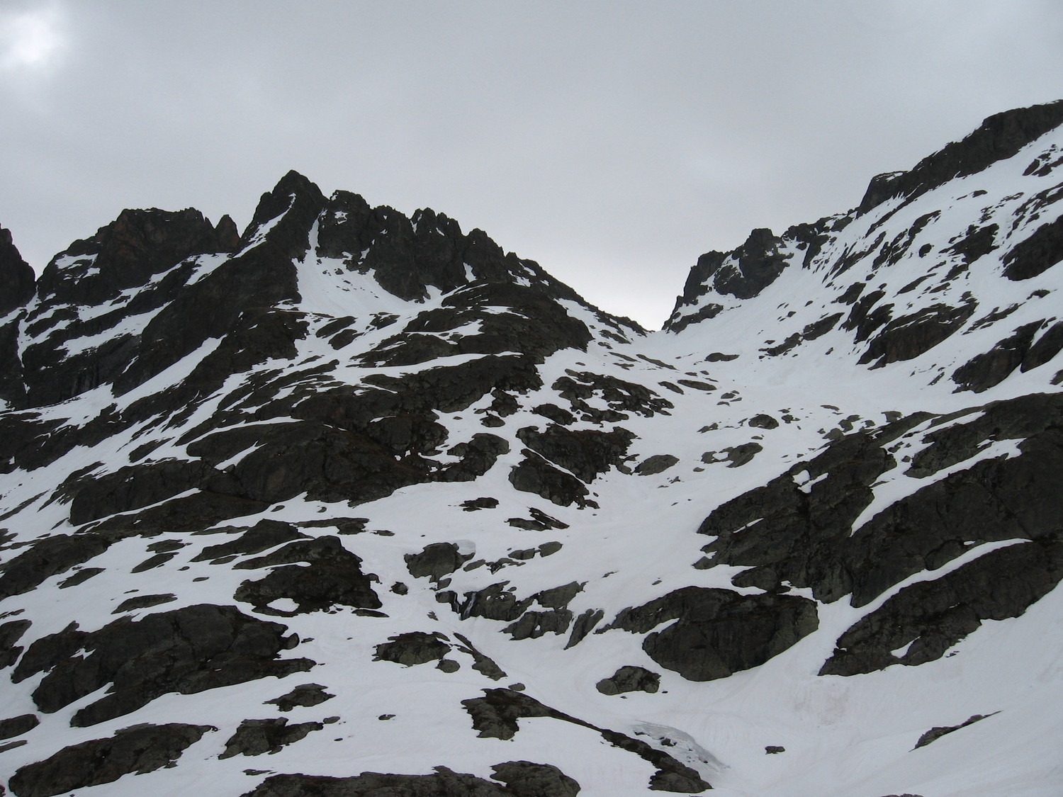 Vers la Brèche des Perrons et couloir W de l'Ifala