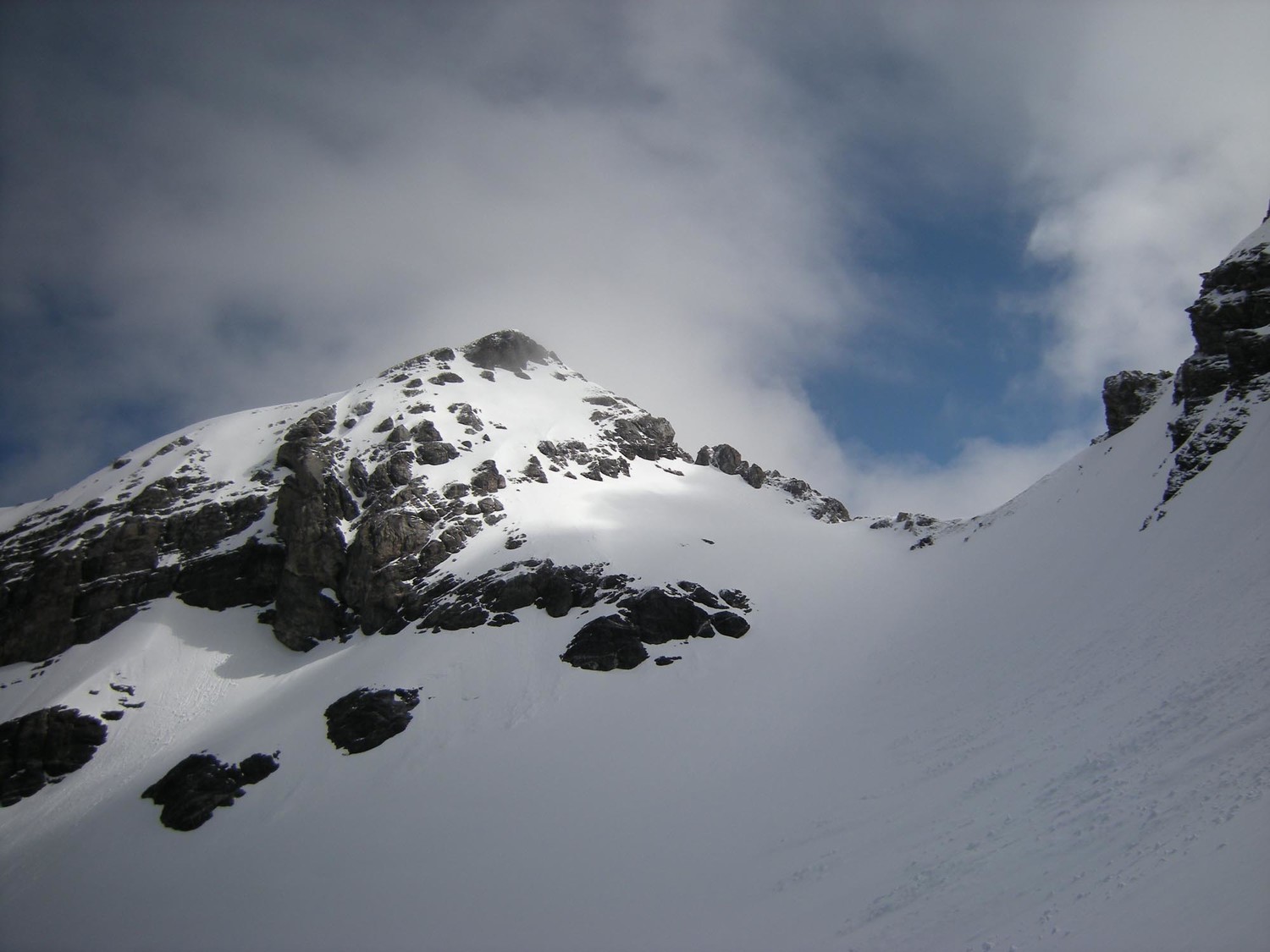 Col et Dôme de la Tour Sallière. Face SW.