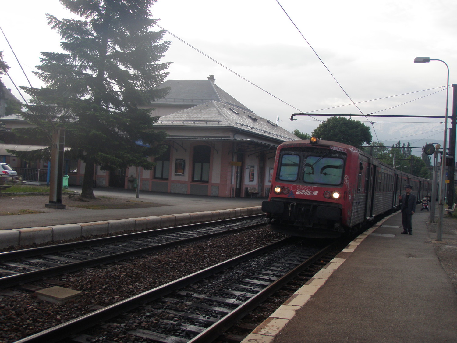 Aujourd'hui départ de la gare de Montmélian pour une montée à la Dent D'Arclusaz en vélo-rando
