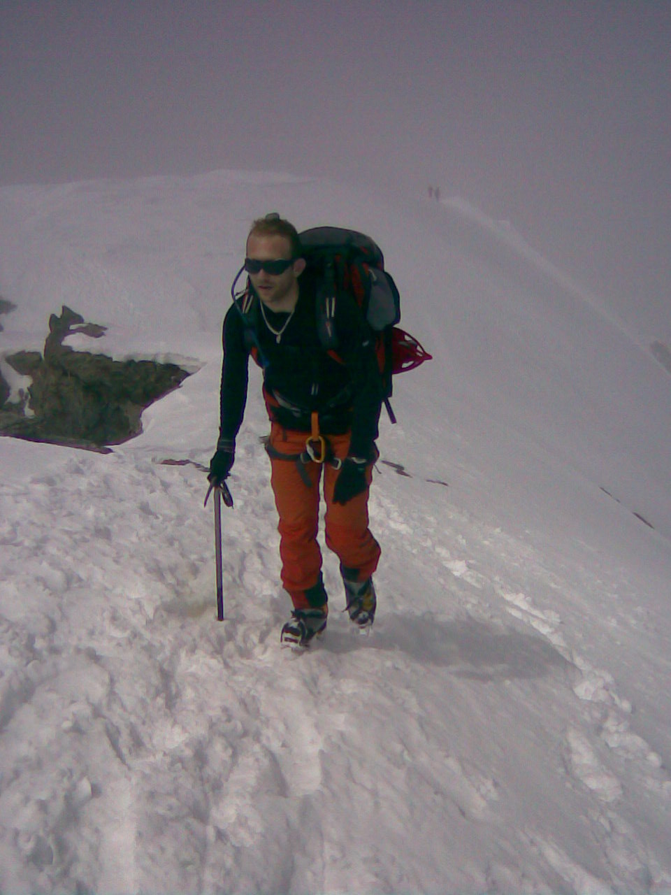 Guillaume à l'arrivée, good man ! 2000 m de dénivellé, neige molle sous les 3000