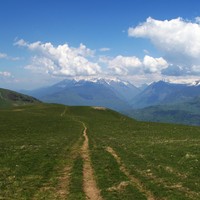 l'alpage de Conest sur fond de Belledonne