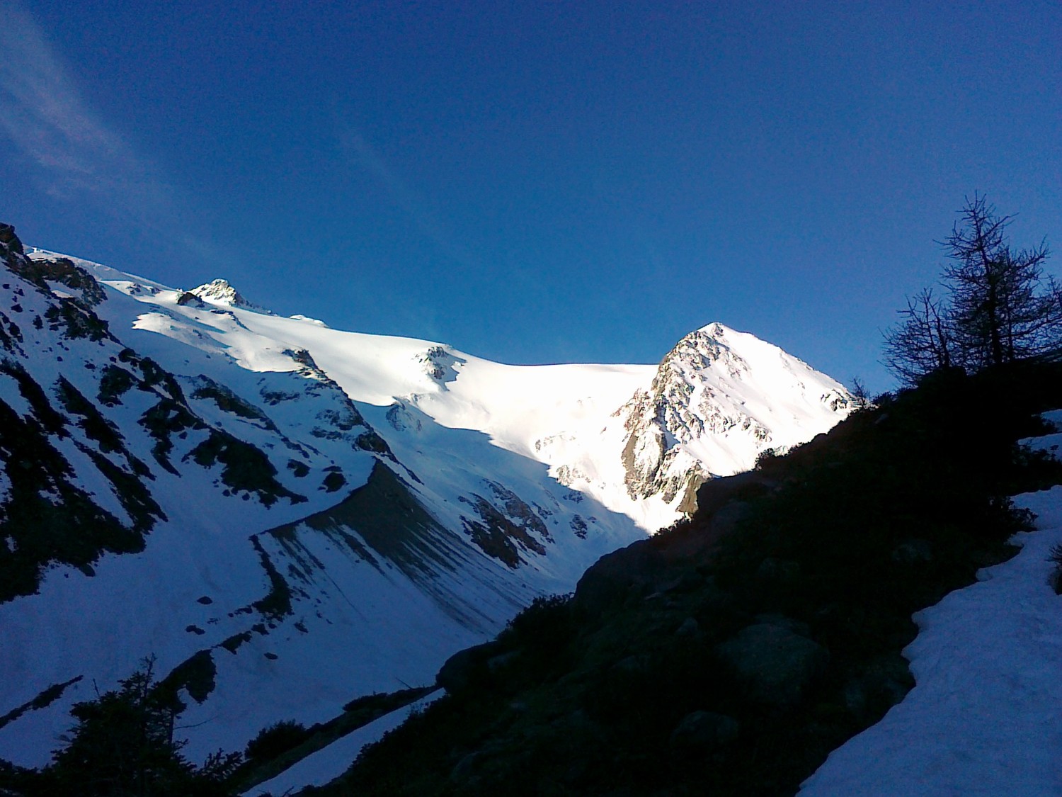 vers le glacier des Grands début juin