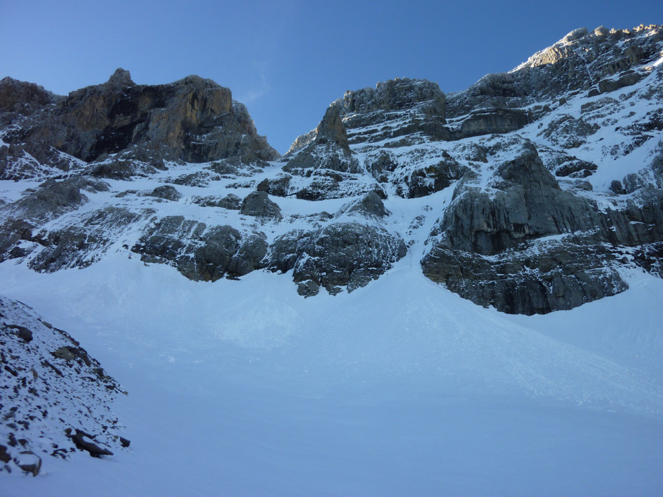 Vue de face, l'entrée passe bien. Mini rimée en formation