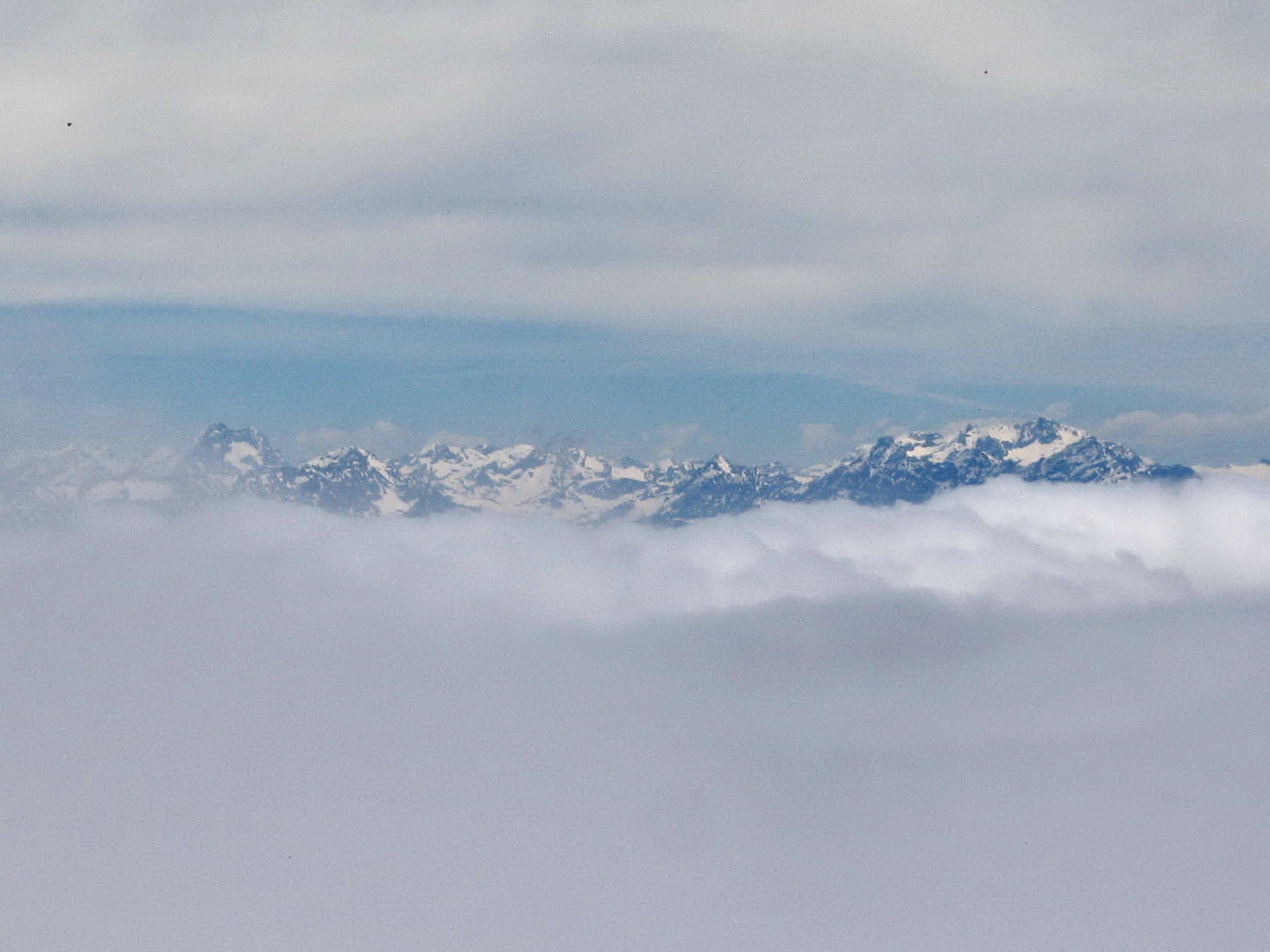 les écrins, entre deux couches de nuages