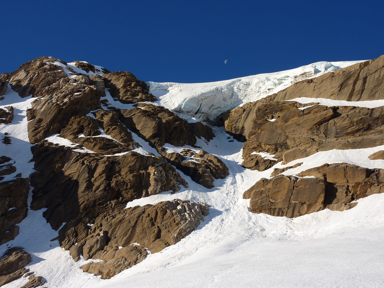 L'attaque de la face nord classique du Mont-Perdu, sous les séracs