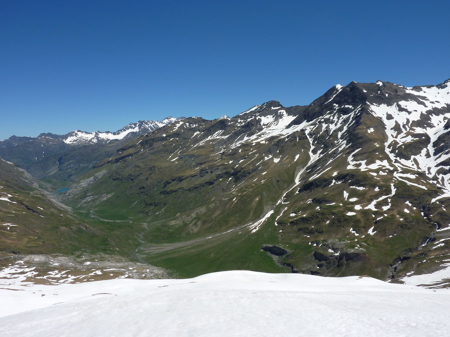 Vallée d'Estaubé avec barrage des Gloriettes et pic de Moherran
