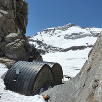 Refuge de Tuquerouye et face nord du Mont Perdu