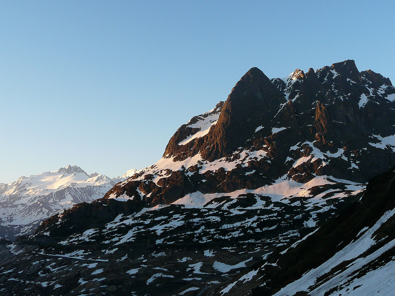 Levé de soleil sur les aiguilles du Van